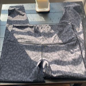 Lululemon Wunder Under HR leggings formation camo